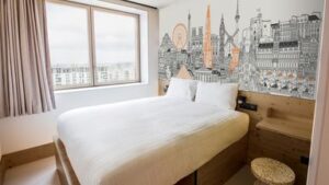 skynews-easyhotel-paddington_6657088-1