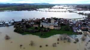 skynews-tewkesbury-flood-flooding_6411817-1