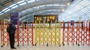 skynews-waterloo-commuter-rail-r_6437887-1