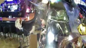 skynews-car-crash-arizona_6681396