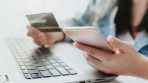 skynews-fraud-bank-credit-card_5064233-1