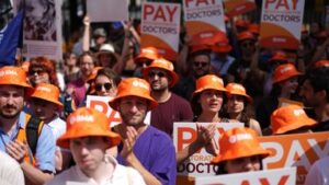 skynews-junior-doctors-protest_6687798-1