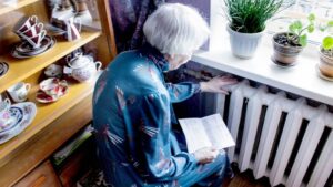 skynews-pensioner-radiator_6656408-1