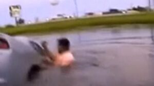 skynews-texas-car-sinking-rescue_6656937