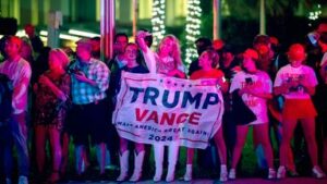 skynews-donald-trump-motorcade_6740349-4