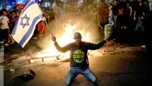 skynews-flag-israeli-bonfire_6740222-1