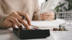 skynews-living-standards-budget_6734162