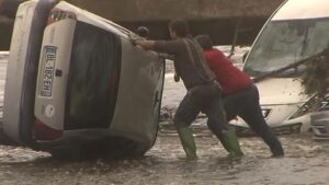 skynews-spain-floods-cars_6742761