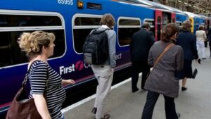 skynews-trains-passengers-rail_6584522-1